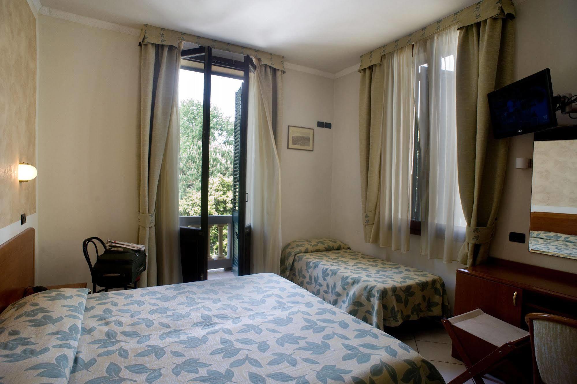 Hotel Vittoria Viareggio Dış mekan fotoğraf