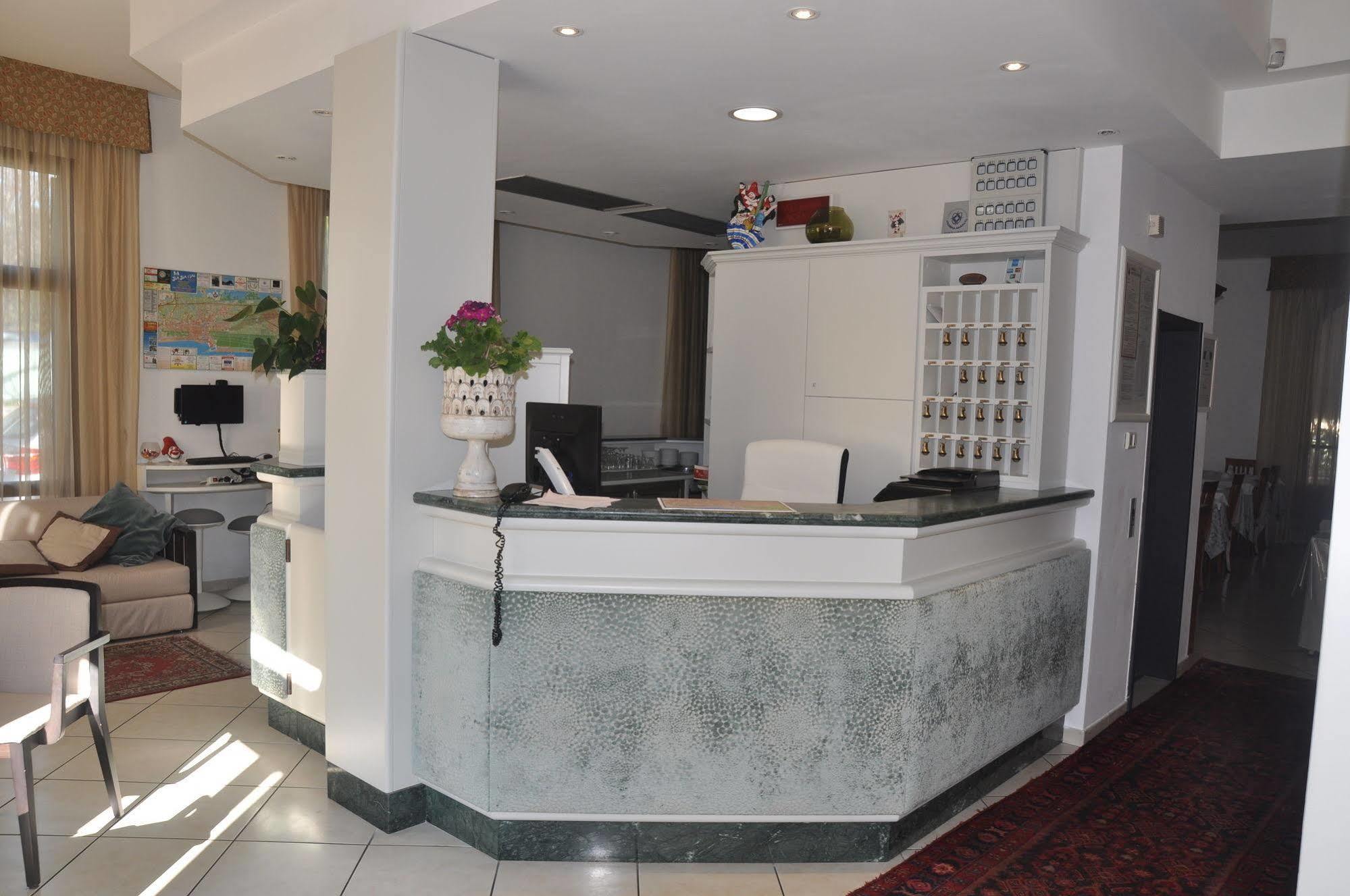 Hotel Vittoria Viareggio Dış mekan fotoğraf